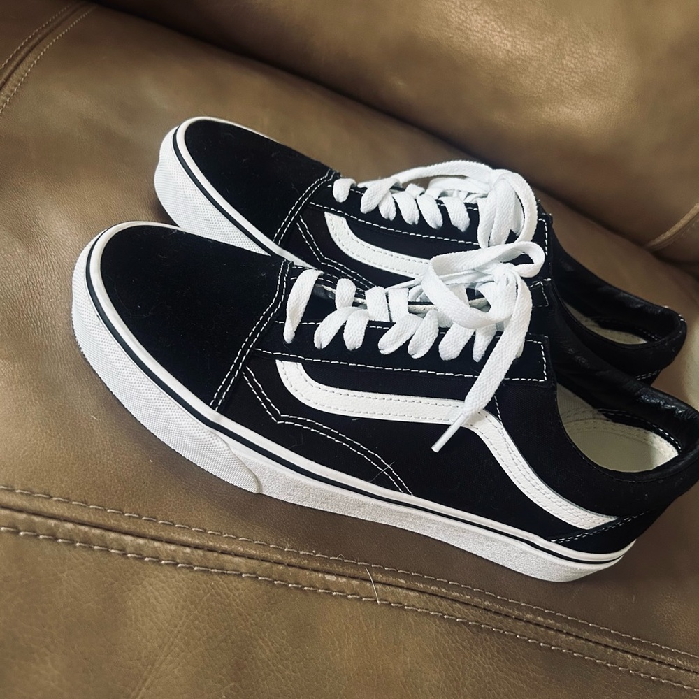 Vans black and white 8.5